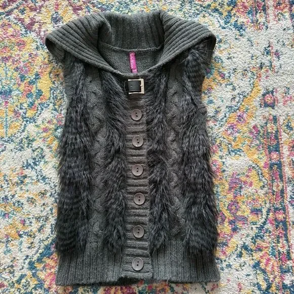 Y2K Grey Knit faux fur trim sleeveless cadigan vest - Picture 6 of 8